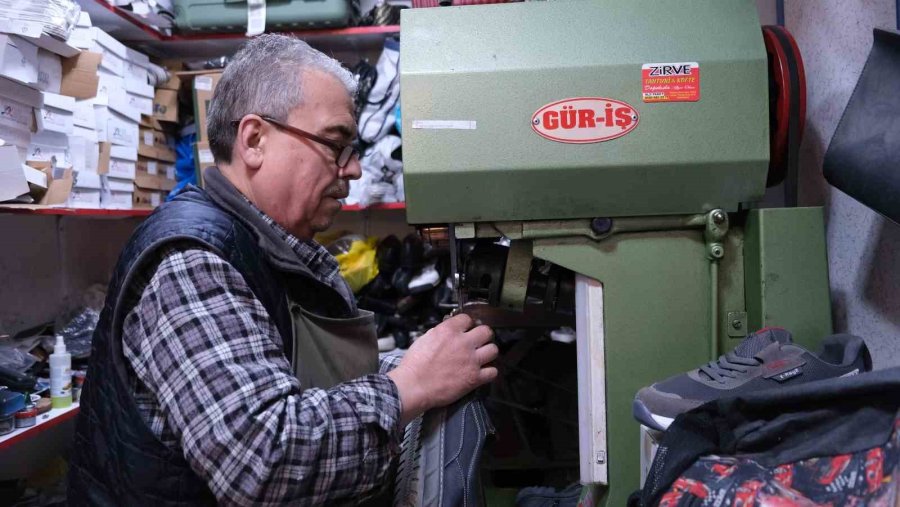 50 Yıldır Çocukluk Hayali Olan Mesleğini Yapıyor