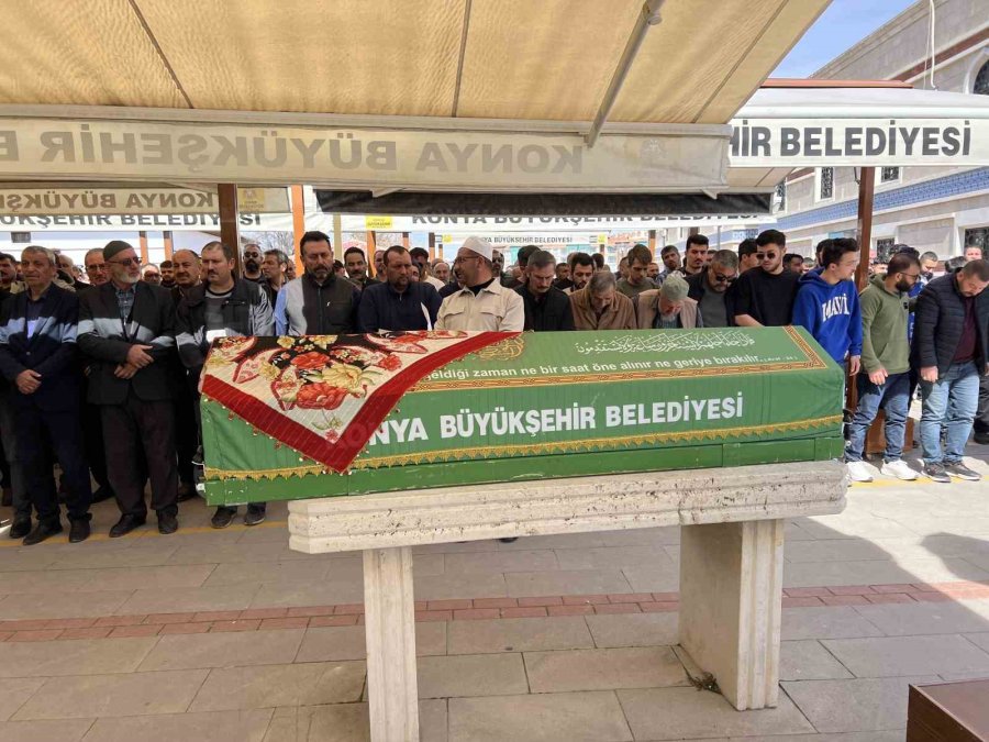 Konya’da Boşanma Aşamasındaki Kocası Tarafından Öldürülen Kadın Son Yolculuğuna Uğurlandı