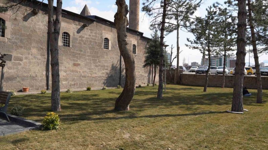 Melikgazi Belediyesi Lale Camii Ve Külliyesi’ni Güzelleştiriyor