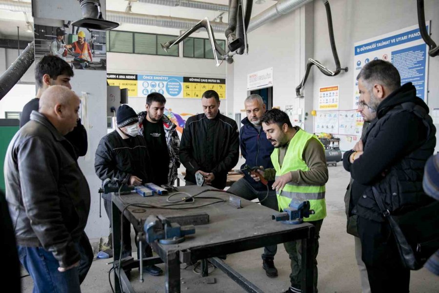 Mersinli Gençler Kariyer Kapısını Mercek İle Aralıyor