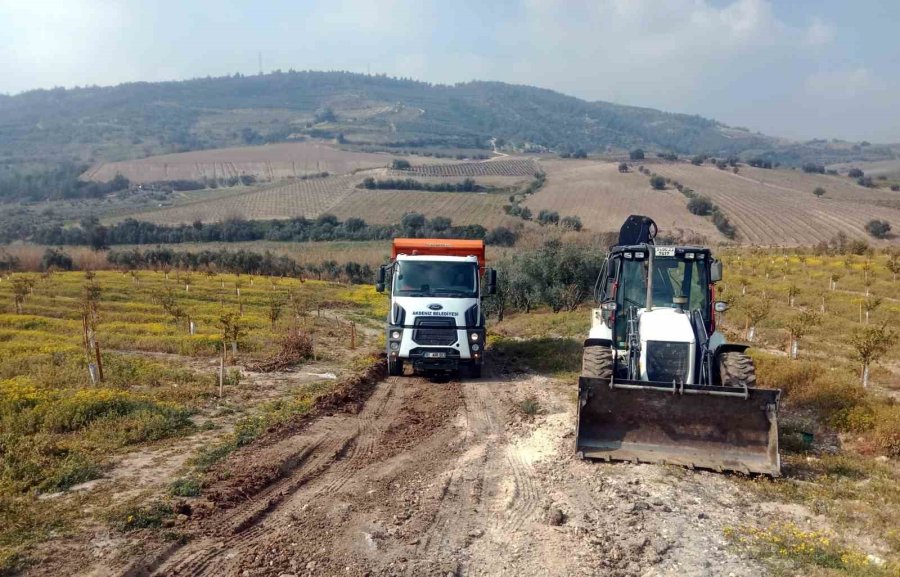 Akdeniz’de Sokaklar Yenileniyor, Bahçe Yolları Açılıyor