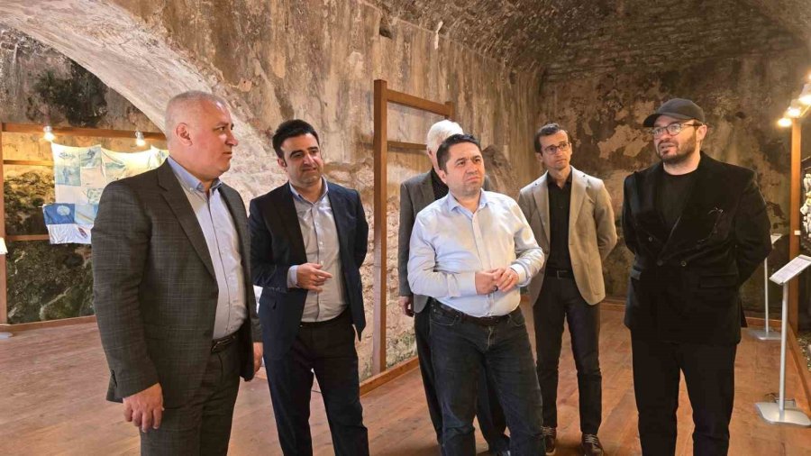 Alanya’da Tekstil Bienal’ı Göz Kamaştırıyor