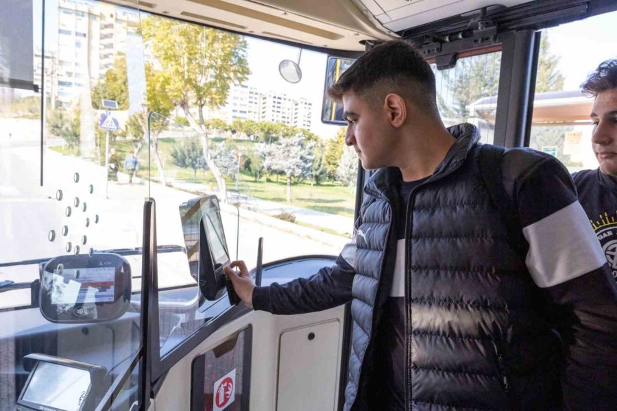 Mersin’de Toplu Taşıma Araçlarıyla Günde 200 Bin Yolcu Taşınıyor