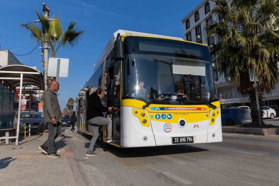 Mersin’de Toplu Taşıma Araçlarıyla Günde 200 Bin Yolcu Taşınıyor