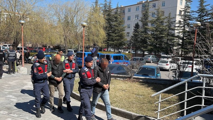 Niğde’de Mumyayı Satmaya Çalışan 6 Şüpheli Adliyede