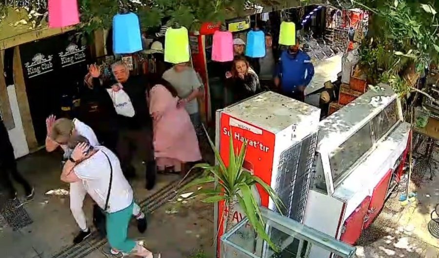 İntihar Teşebbüsü Olayı İzleyenler İçin Az Kalsın Faciaya Sebep Oluyordu