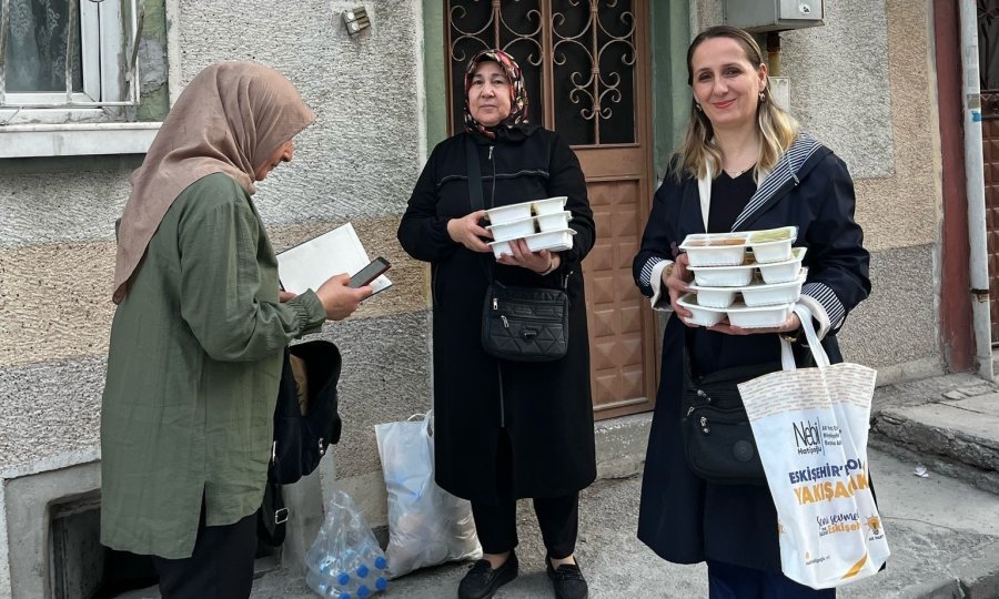 Ak Parti Kadın Kolları Eskişehir İl Başkanlığı’ndan Ramazan Dayanışması