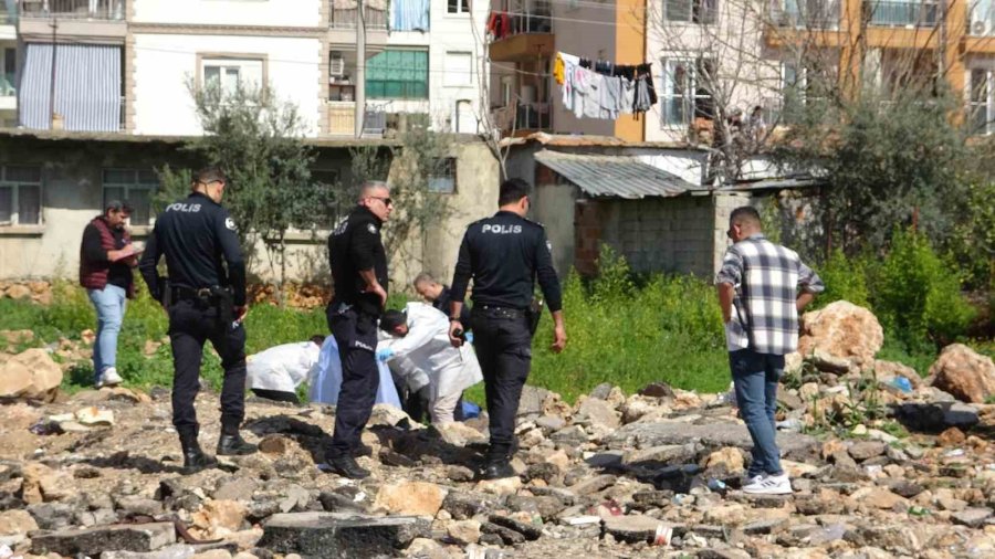 Cezaevinden İzinli Çıkan Genç Kadın Boş Arazide Ölü Bulundu