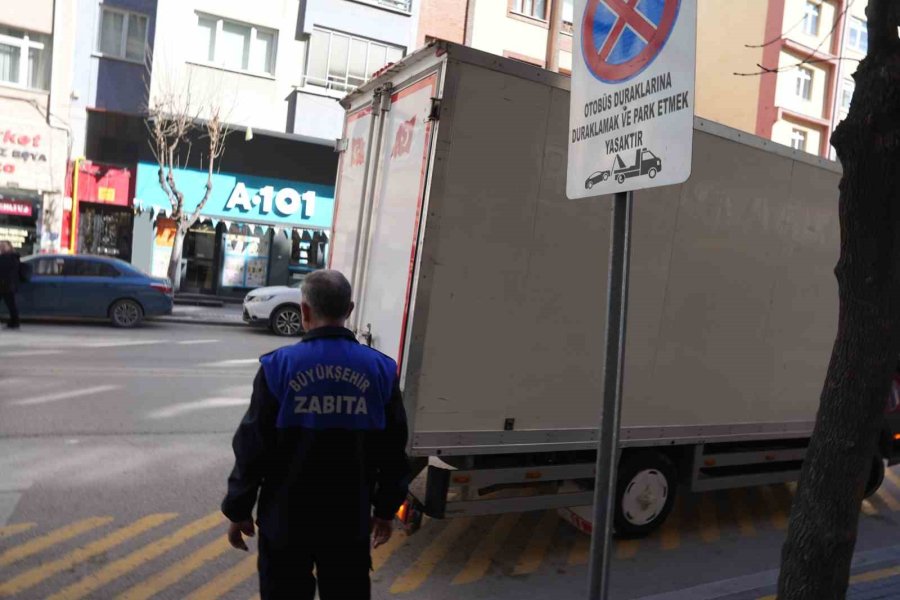 Büyükşehir Zabıtasından Hatalı Parklara Ceza