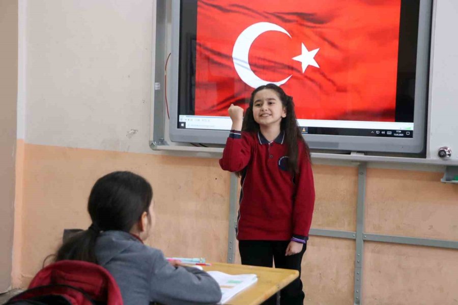 Ela’nın İstiklal Marşı Sevgisi Türkiye Birinciliği Getirdi