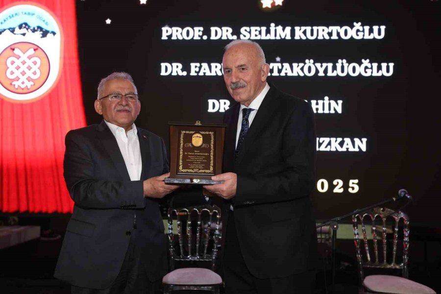 Doktor Başkan, Meslektaşlarıyla İftar Sofrasında Buluştu