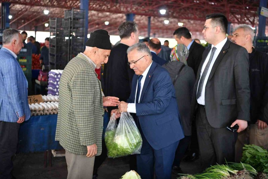 Başkan Büyükkılıç; Hürriyet Sakinleri İle Görüştü, Pazar Esnafını Ziyaret Etti