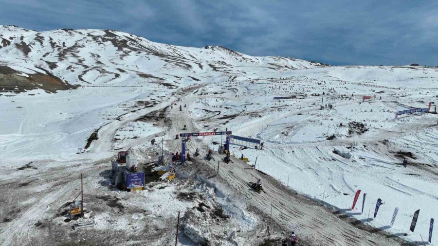 Erciyes’te Dünya Kar Motosikleti Şampiyonası Heyecanı Başladı