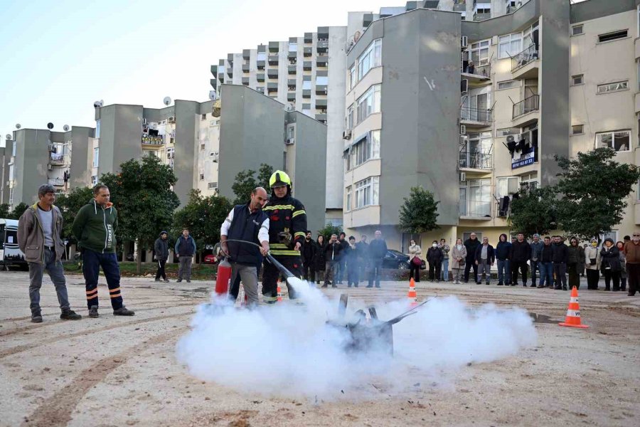 Mersin İtfaiyesi Afet Ve Yangın Risklerine Karşı Vatandaşları Bilgilendiriyor