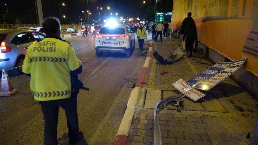 Çalıştığı Oto Galeriden Emanet Aldığı Otomobille Takla Attı: 5 Kişi Kazayı Burnu Bile Kanamadan Atlattı