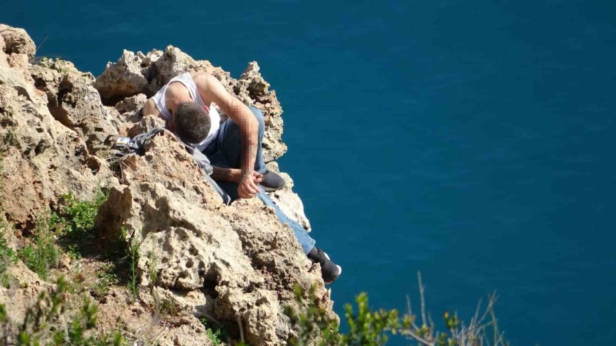 Antalya’da 40 Metrelik Falezlerin Ucunda Can Pazarı