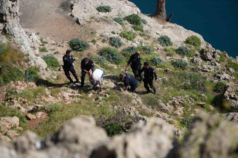 Antalya’da 40 Metrelik Falezlerin Ucunda Can Pazarı