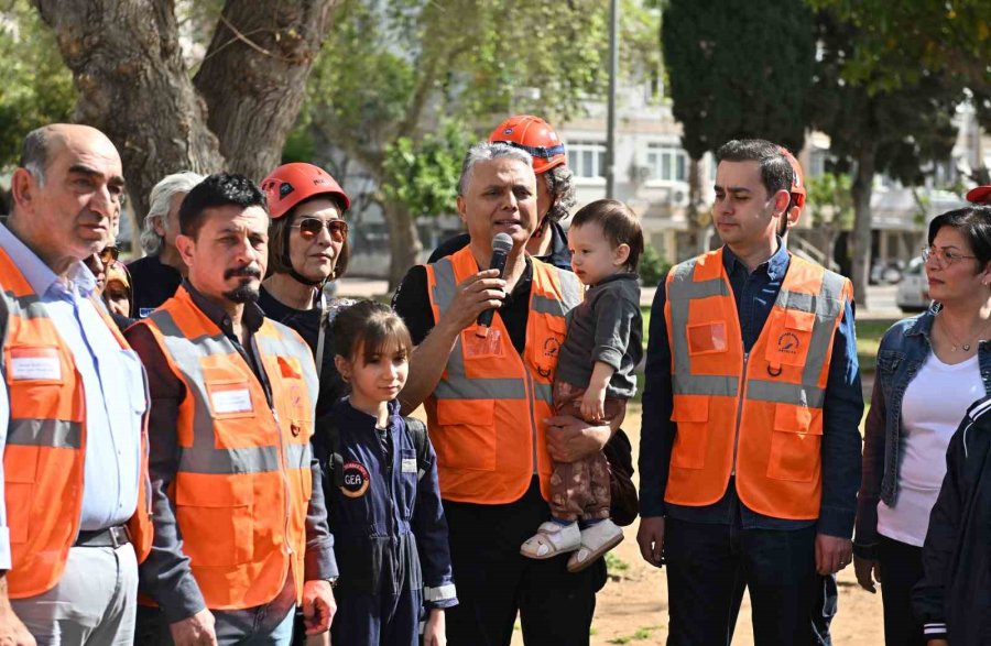 Muratpaşa’da Afet Tahliye Tatbikatı Başarıyla Gerçekleştirildi