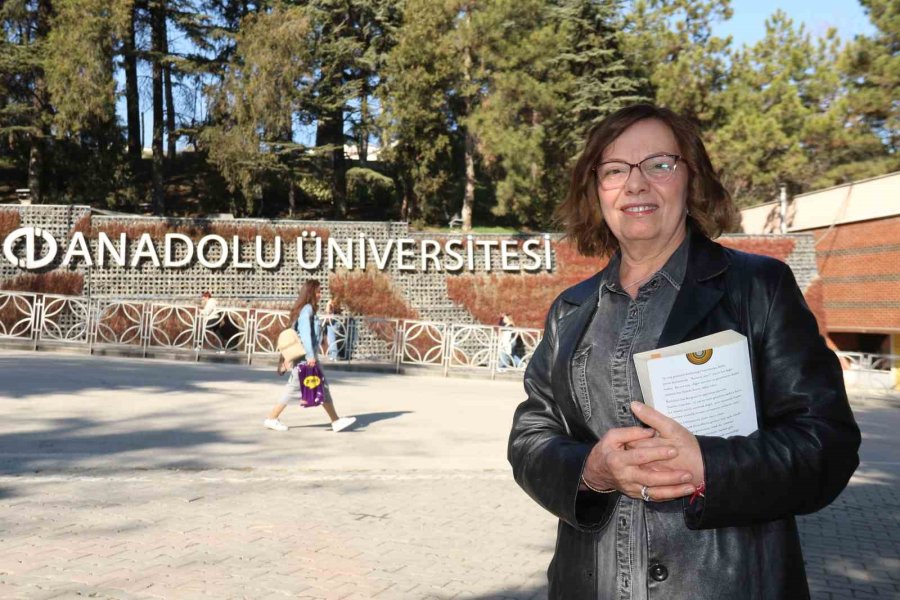 Üniversitede 40 Yıl Sonunda Kızıyla Birlikte Öğrenci Oldu