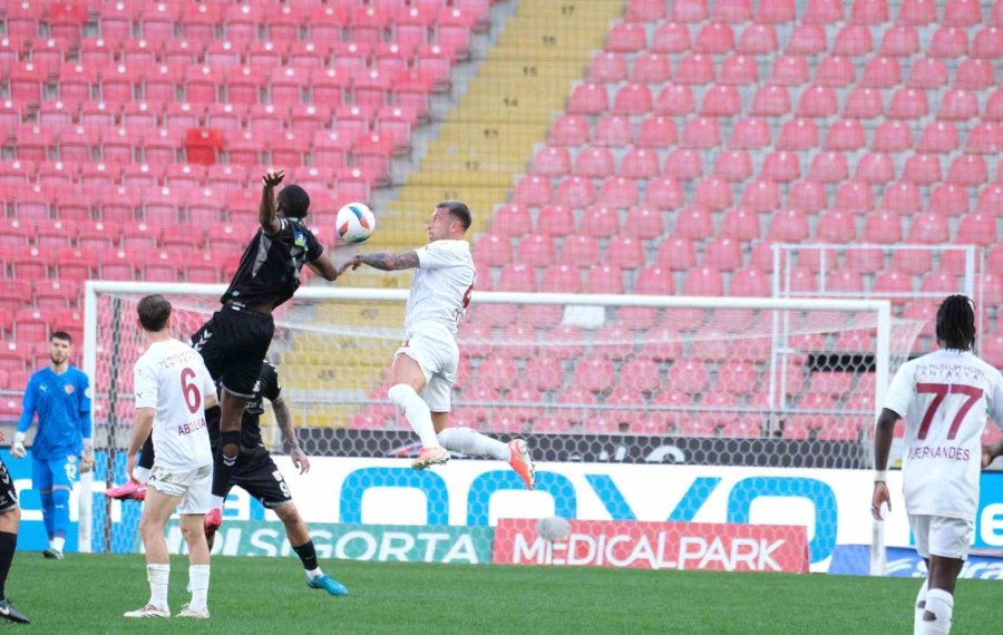 Trendyol Süper Lig: Atakaş Hatayspor: 1 - Sivasspor: 1 (ilk Yarı)