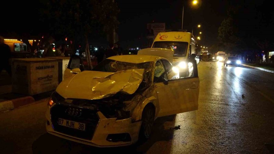 Takla Atan Otomobil Karşı Şeritten Gelen Aracın Üzerine Düştü: 3 Yaralı