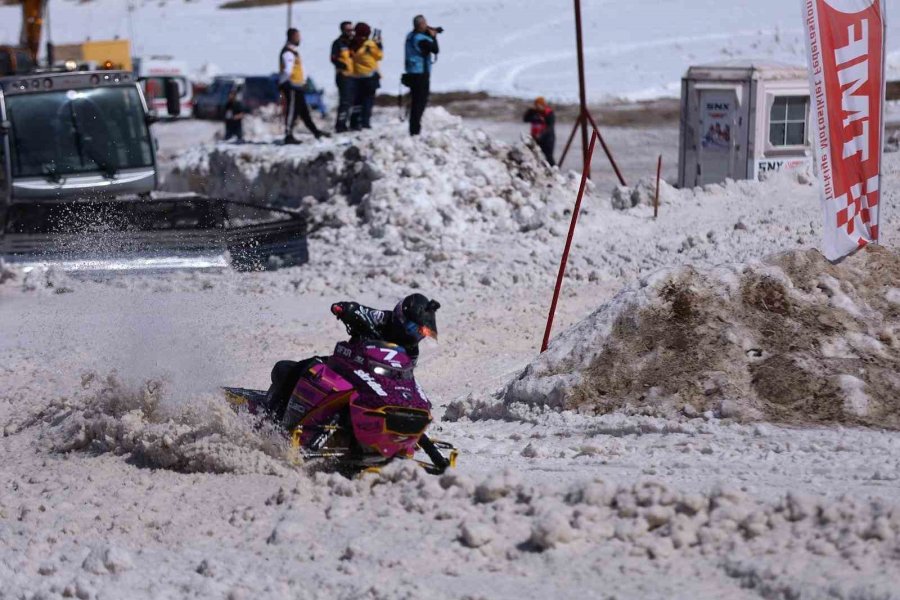 Erciyes’ten Yükselen Kar Motorlarının Sesi, Tüm Dünyaya Duyuldu