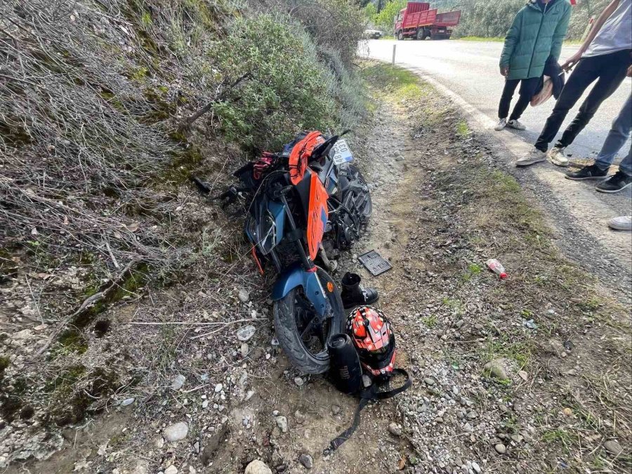 Kamyonla Çarpışan Motosikletin Sürücüsü Yaralandı