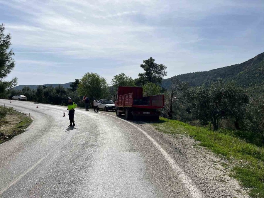 Kamyonla Çarpışan Motosikletin Sürücüsü Yaralandı