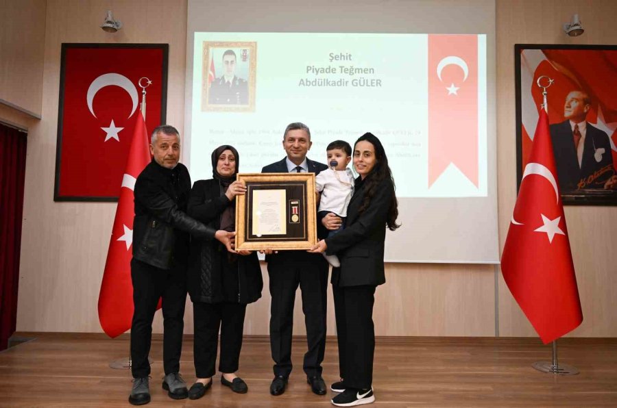 Antalya’da Şehit Aileleri Ve Gazilere Devlet Övünç Madalyası Verildi