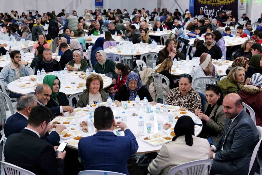 Şehit Yakınları, Gaziler Ve Aileleri Dede Korkut İftar Sofrası’nda Buluştu