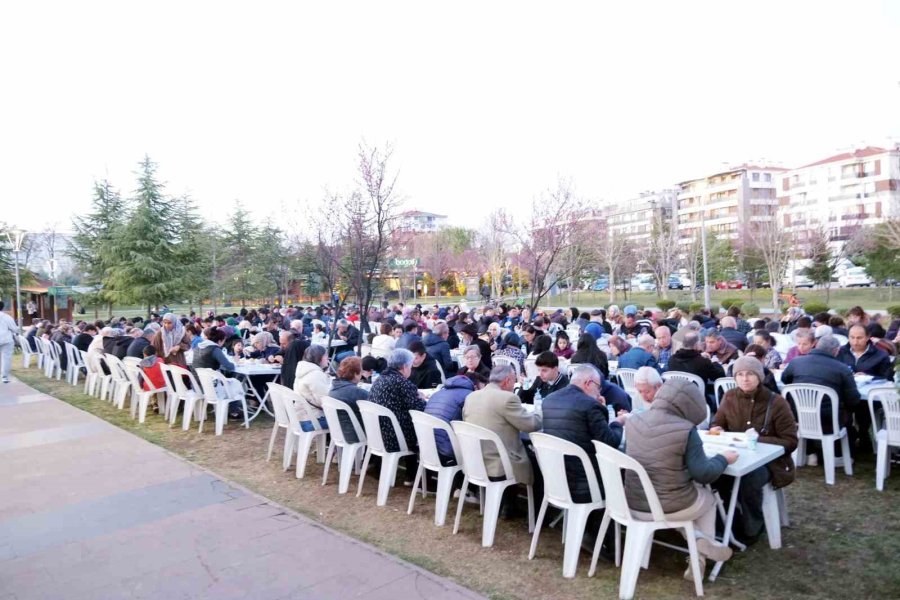 Şehit Yakınları, Gaziler Ve Aileleri Dede Korkut İftar Sofrası’nda Buluştu