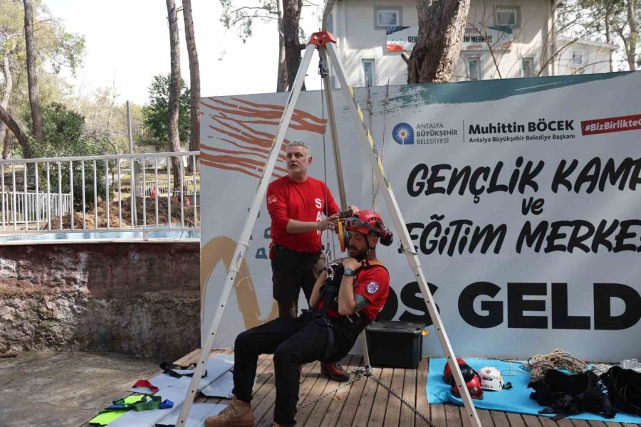 Gençlik Kampında Arama Kurtarma Gönüllülerine Eğitim Kampı