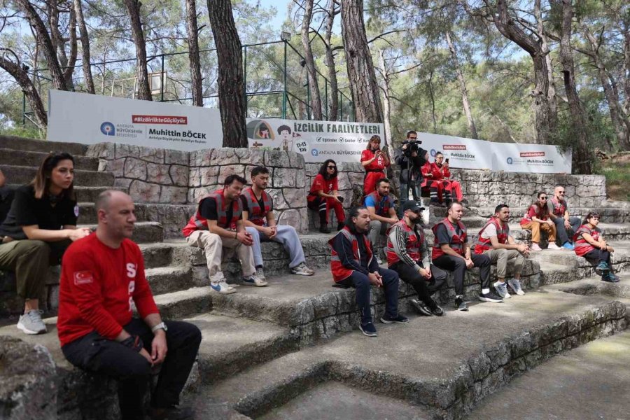 Gençlik Kampında Arama Kurtarma Gönüllülerine Eğitim Kampı