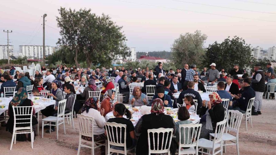 Silifke Belediye Başkanı Turgut, Atakentlilerle Bir Araya Geldi