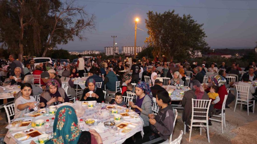 Silifke Belediye Başkanı Turgut, Atakentlilerle Bir Araya Geldi