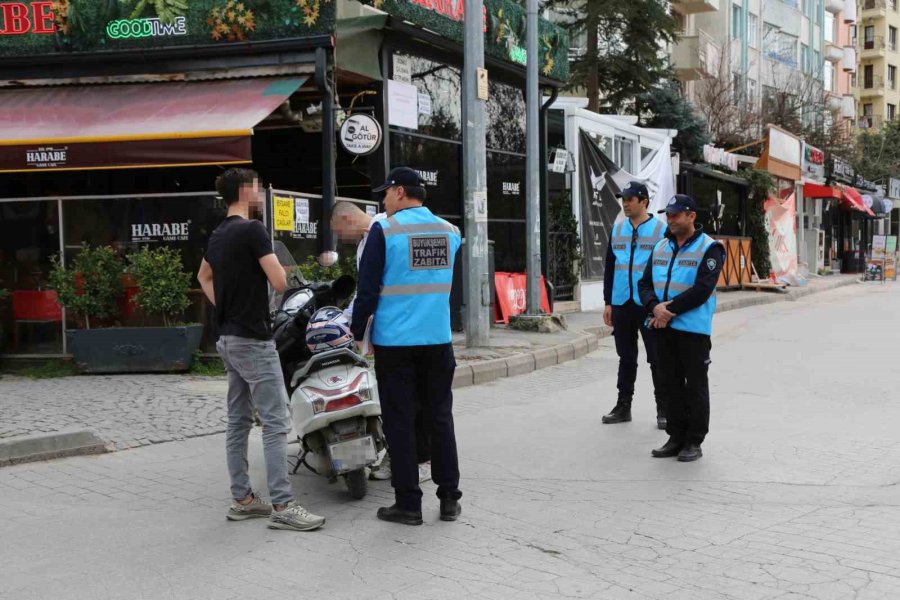 Büyükşehir Zabıtadan Yaya Yollarında Sıkı Denetim