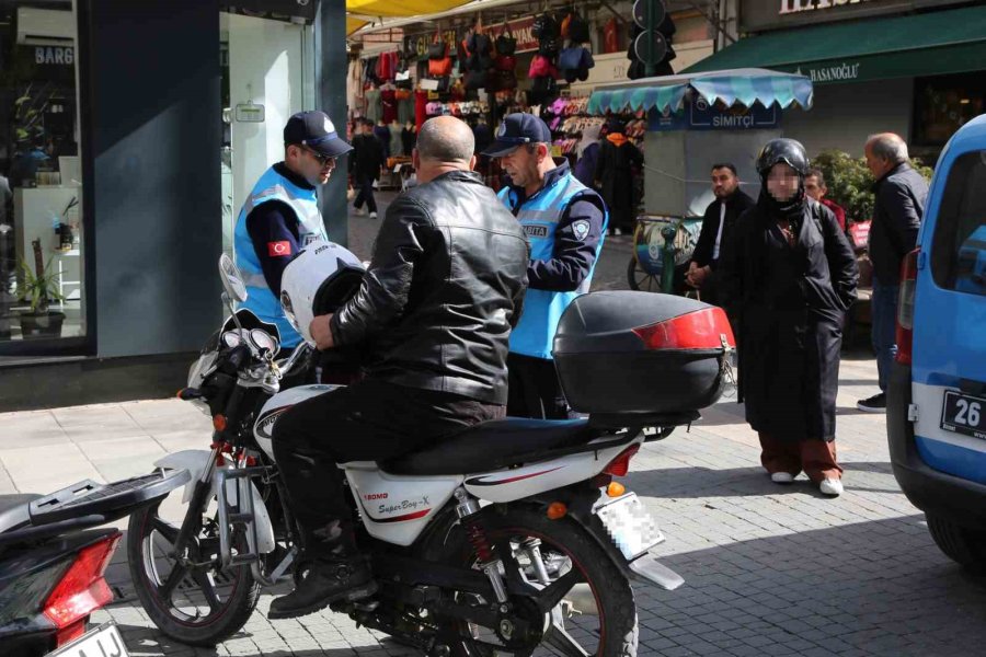 Büyükşehir Zabıtadan Yaya Yollarında Sıkı Denetim