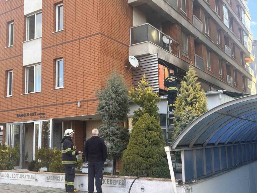 Eskişehir’de Otelin Kafeteryasında Çıkan Yangın Paniğe Neden Oldu