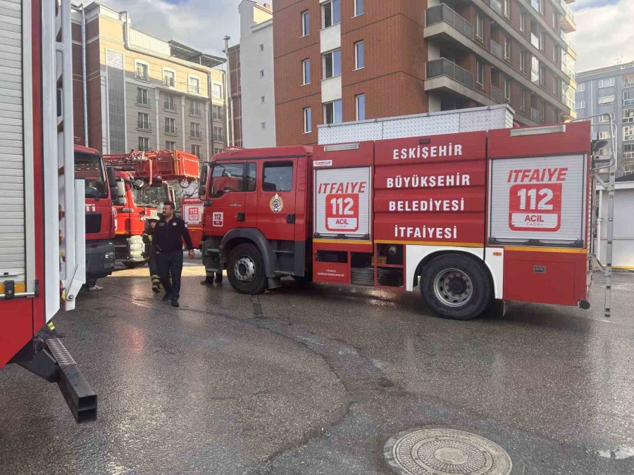 Eskişehir’de Otelin Kafeteryasında Çıkan Yangın Paniğe Neden Oldu