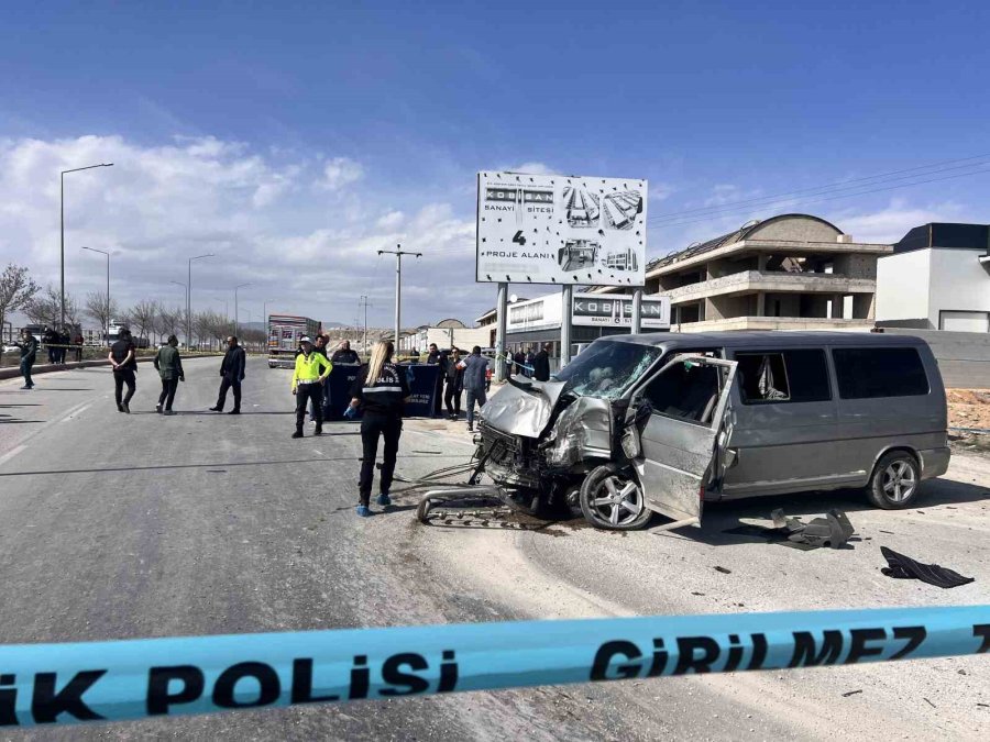 Konya’da Minibüs İle Tır Çarpıştı: 1 Ölü, 5 Yaralı