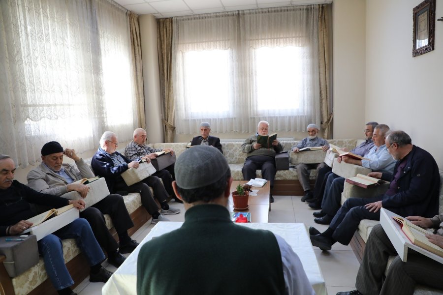 Karatay Emekli Konaklarında Ramazan’a Özel Kur’an-ı Kerim Dersi