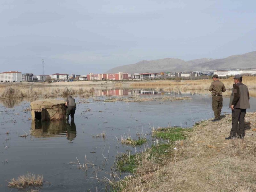 Akkaya Barajı’ndaki Kaçak Avcı Kulübeleri Yıkıldı