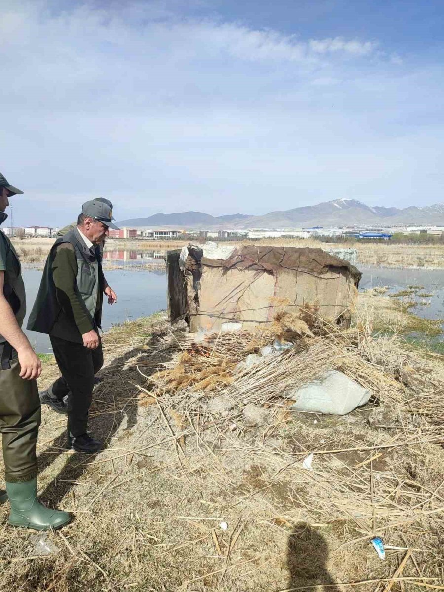 Akkaya Barajı’ndaki Kaçak Avcı Kulübeleri Yıkıldı