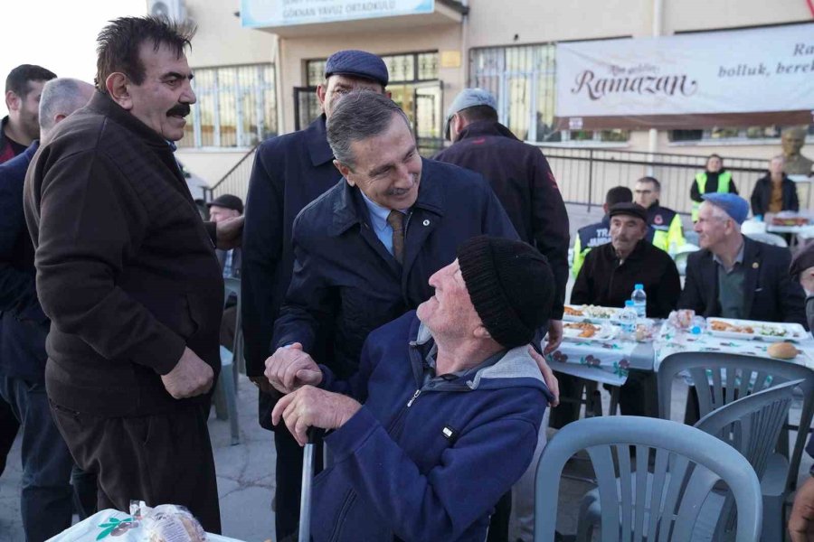 Başkan Ataç Sakintepe’deki İftarda Mahallelilerle Buluştu