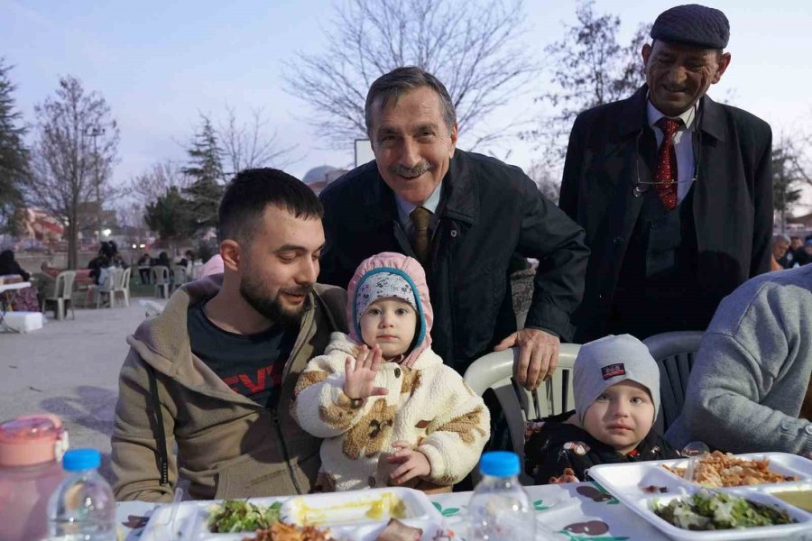 Başkan Ataç Sakintepe’deki İftarda Mahallelilerle Buluştu