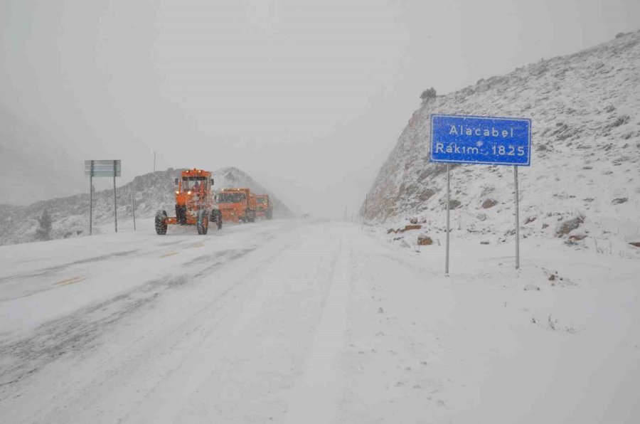 Antalya-konya Kara Yolunda Kar Yağışı