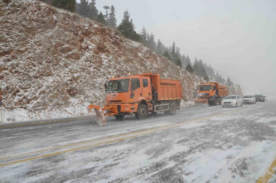 Antalya-konya Kara Yolunda Kar Yağışı