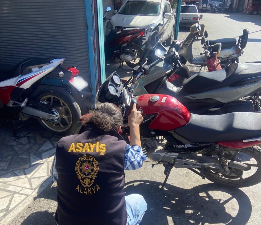 Antalya’da 76 Ekip 155 Polisle Motosiklet Denetimi