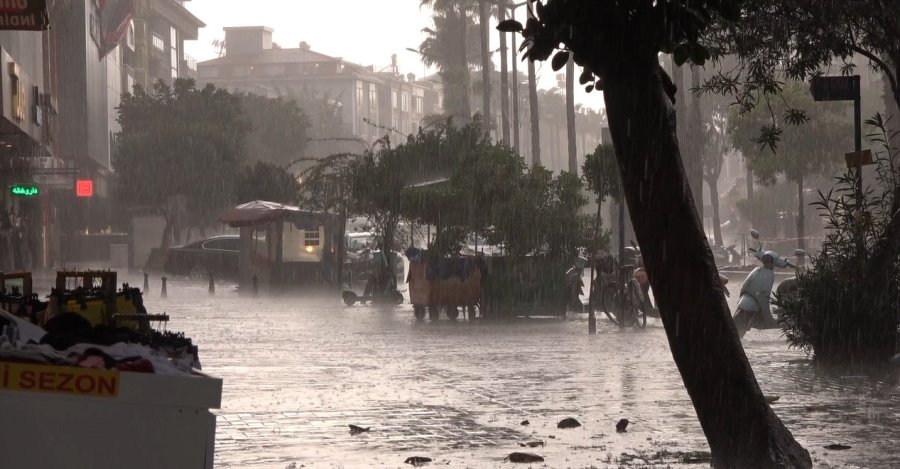 Alanya’da Sabah Saatlerinde Yağış Etkili Oldu