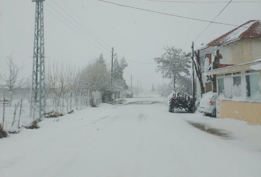 Antalya’nın Kaş İlçesinde Kar Yağışı Etkili Oluyor